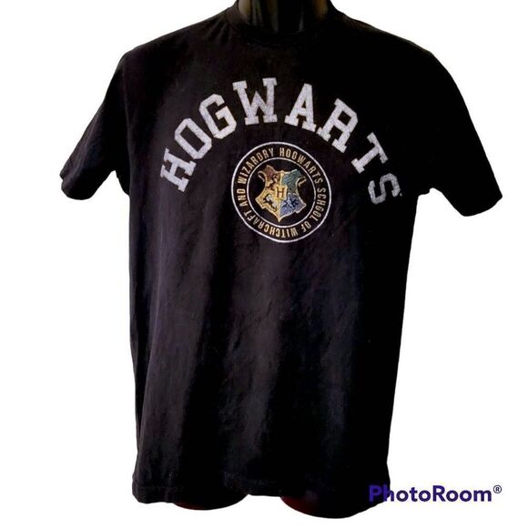 Harry Potter Black T-Shirt Size Medium Hogwarts - Picture 1 of 2